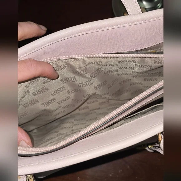 Michael Kors Jet Set Medium Saffiano light pink Leather Pocket  LIKE NEW - Picture 5 of 9